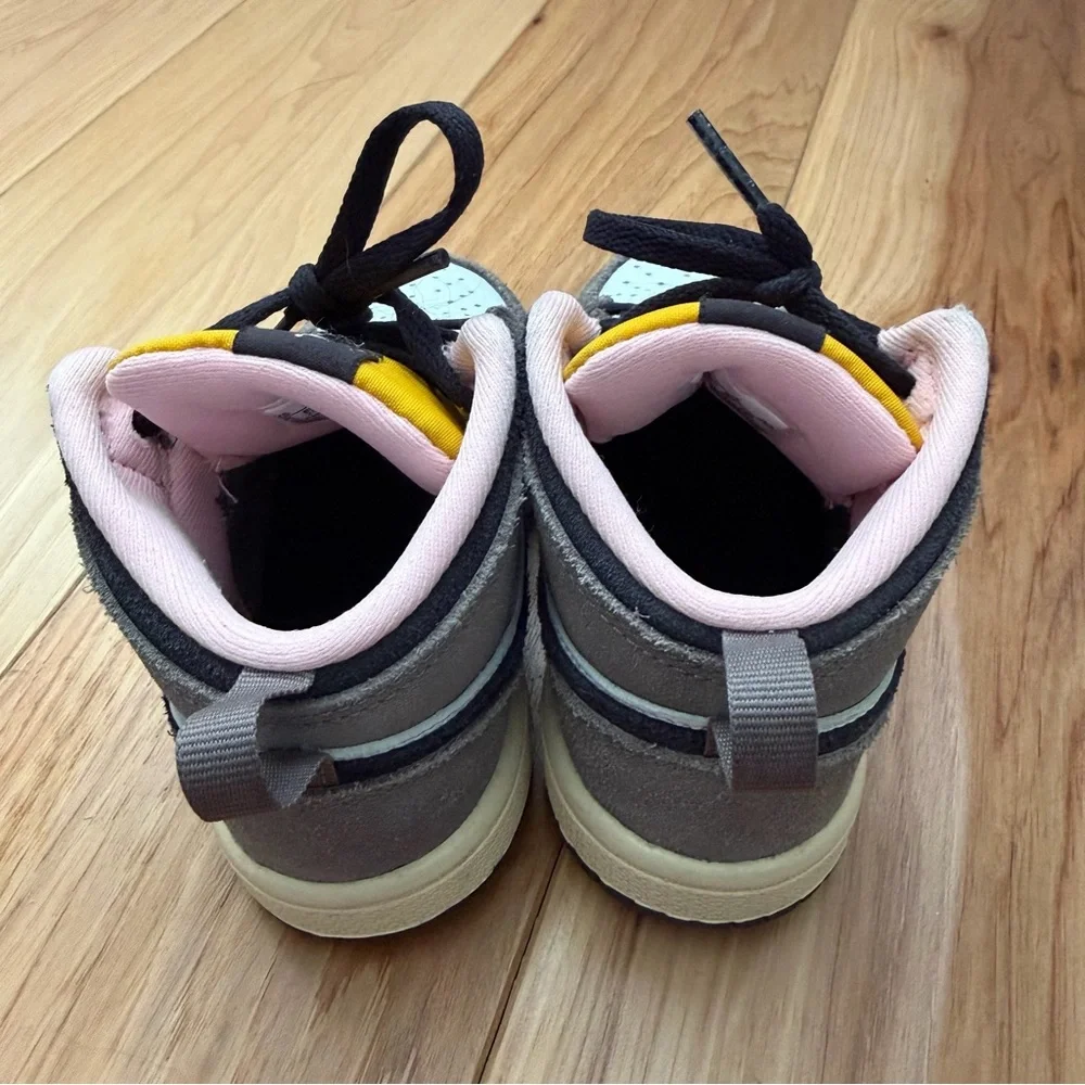 Nike Kids Jordan 1 Mid SE Stylish Sneakers - White, Yellow, and Gray & Pink